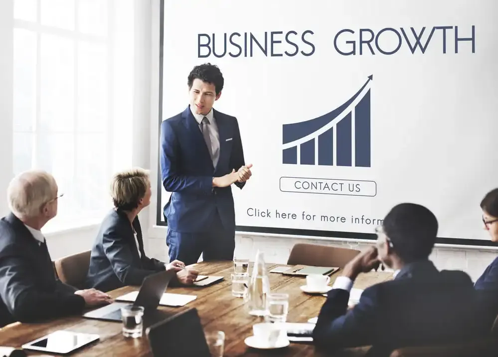 Présentation d’une courbe de croissance commerciale en réunion